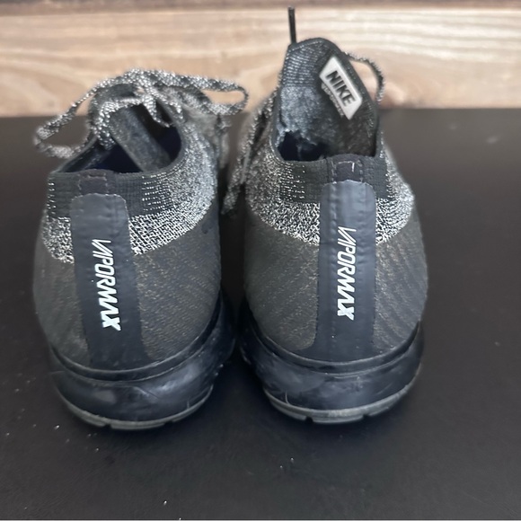 Nike Air Vapormax Flyknit Mens Size 11 Oreo Cookies Sneaker Athleisure - Picture 3 of 9